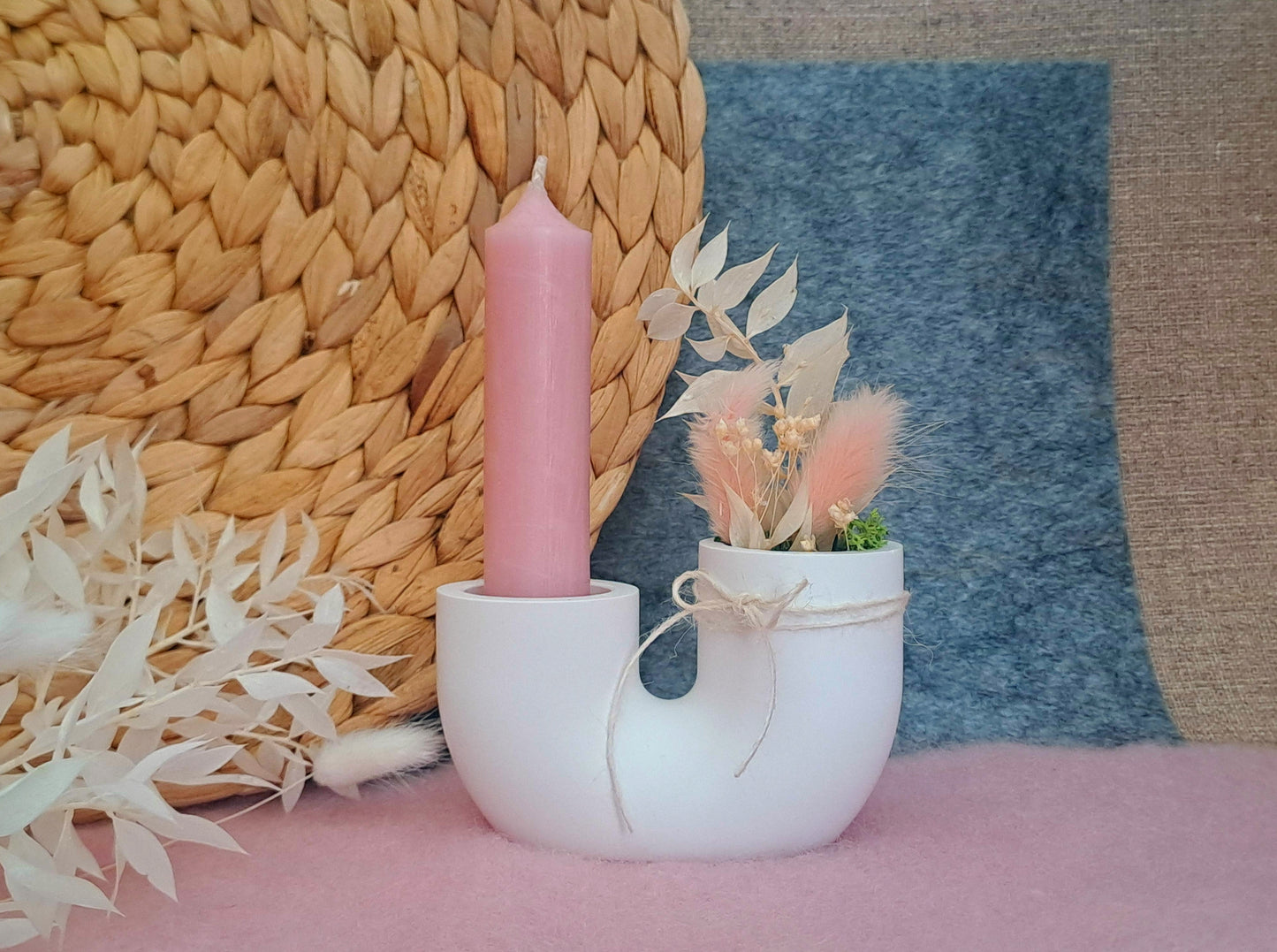 Kleine U-Vase mit Kerze