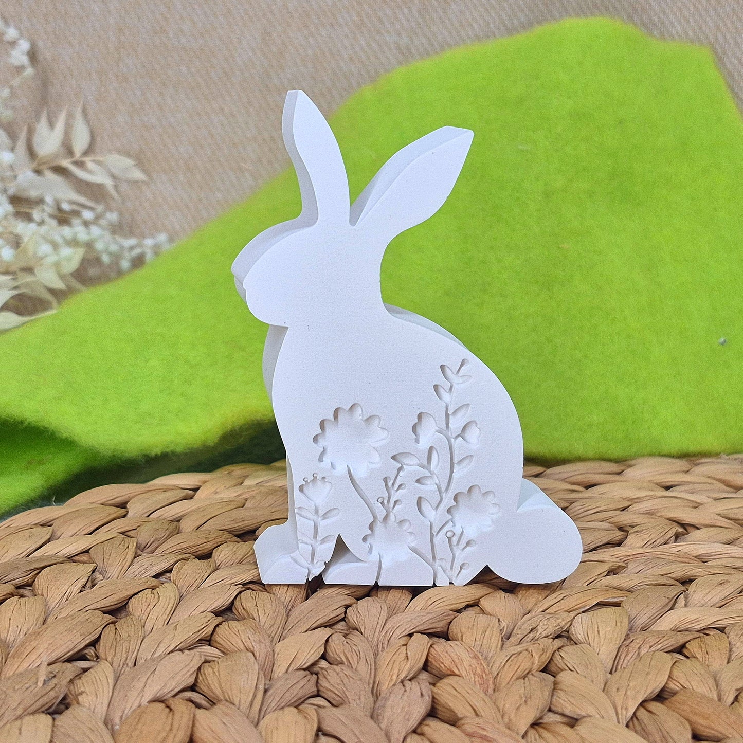 Häschen mit Blumenmuster