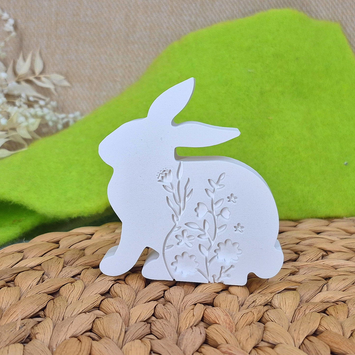 Häschen mit Blumenmuster