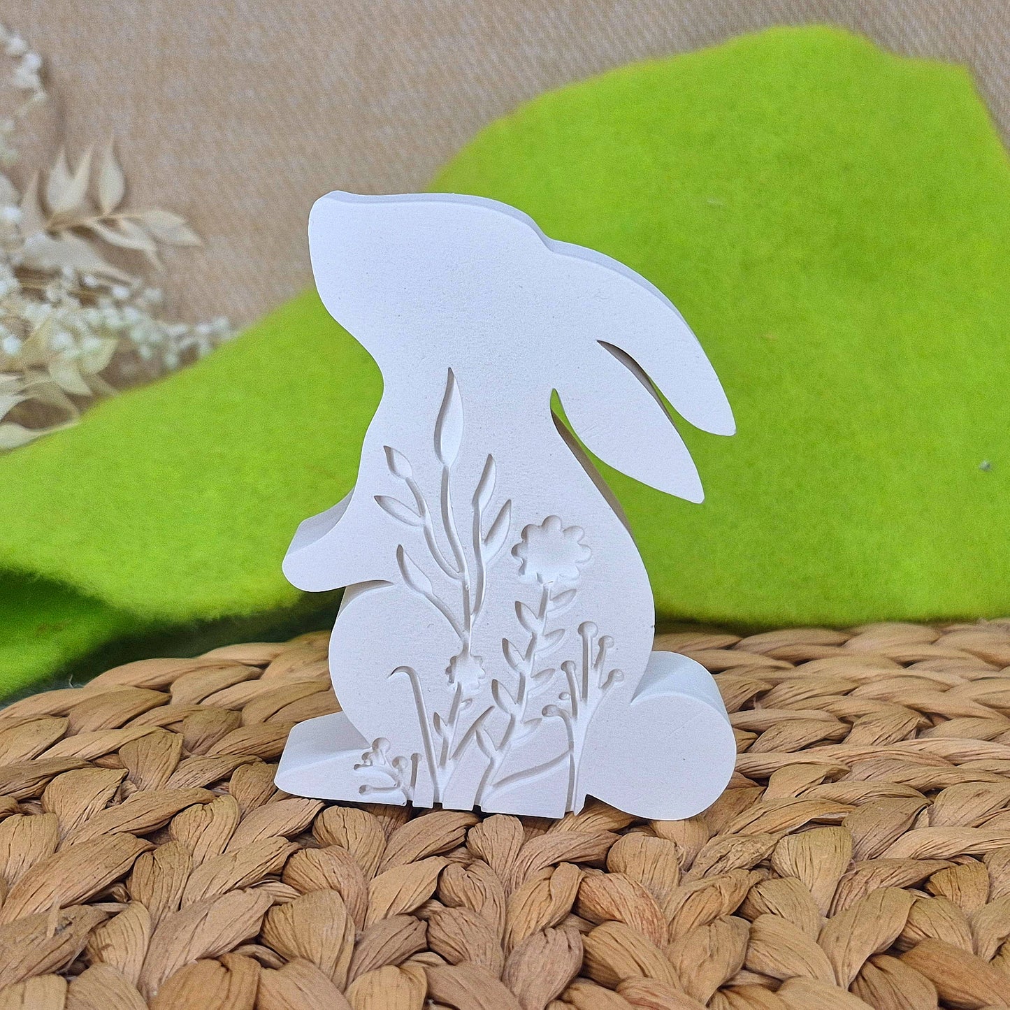 Häschen mit Blumenmuster